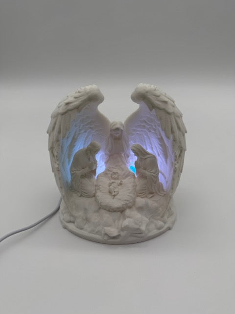 Verlichte Kerststal met LED en Afstandsbediening – Porseleinen Kerstdecoratie met Engelenvleugels