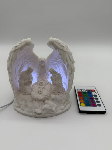 Verlichte Kerststal met LED en Afstandsbediening – Porseleinen Kerstdecoratie met Engelenvleugels