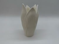 Flower-shaped vase – Organic design – Elegant tulip-style decoration