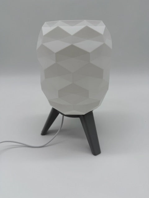 Design Tafellamp 'Switch' met Geometrisch Patroon en Zwart Onderstel – Moderne Sfeerverlichting